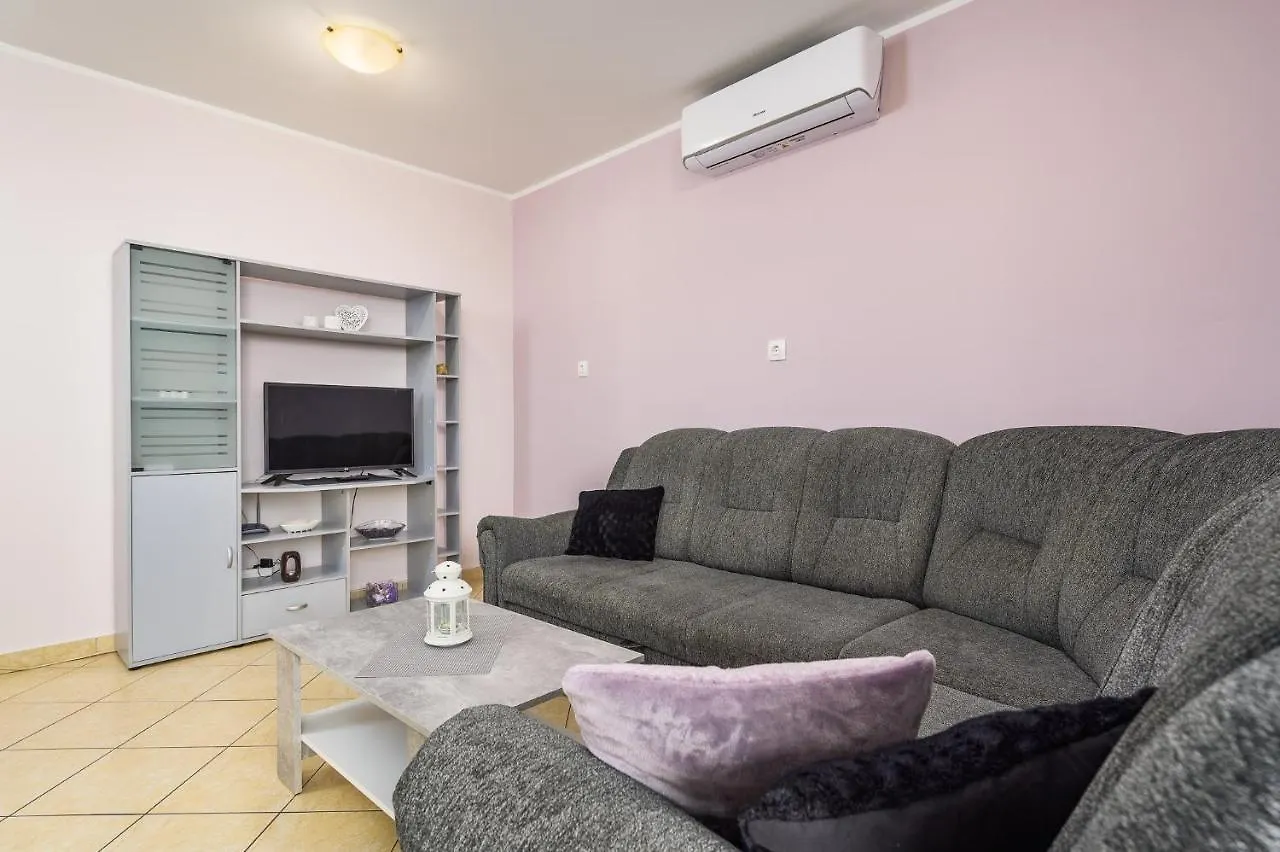 Apartments With A Parking Space Lovran, Opatija - 7869  Lovran