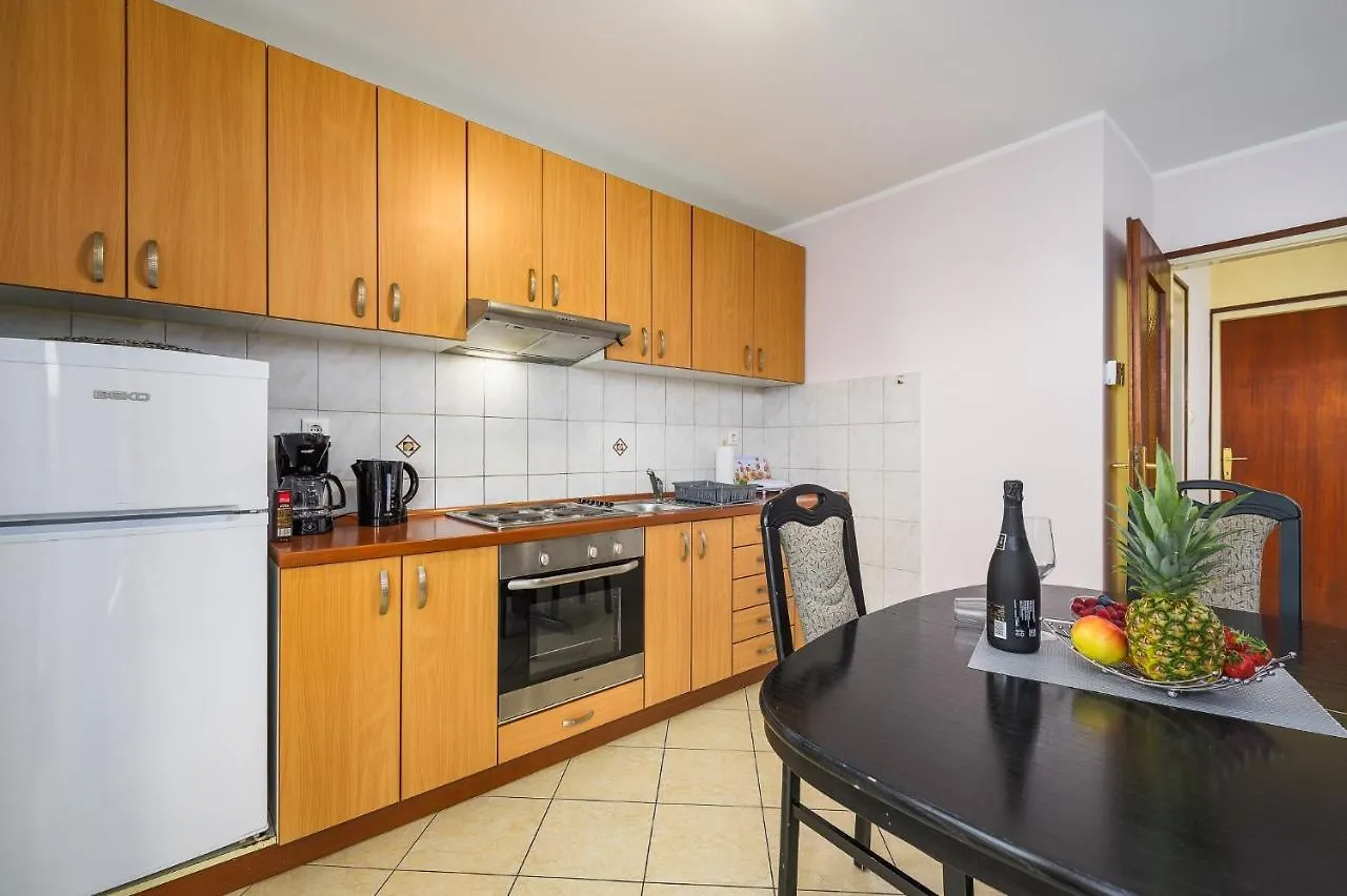 Apartments With A Parking Space Lovran, Opatija - 7869 Lovran